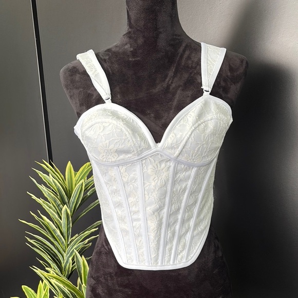 PrettyLittleThing Bandage Corset Crop,lace overlay,dip hem,bust cup,zipper back - Picture 2 of 11